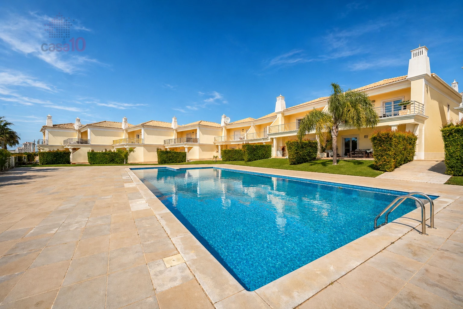 4 BEDROOM TOWNHOUSE WITH LARGE TERRACES AND STUNNING SEA VIEWS